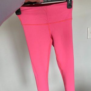 Reversible Lululemon Athletica Wunder Under Crop